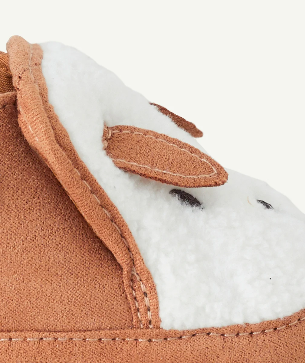 LA PAIRE DE CHAUSSONS BÉBÉ GARÇON EN SHERPA LAPIN