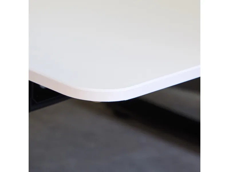 Skrivebord DNA 1600x1200mm hvid højre bordplade
