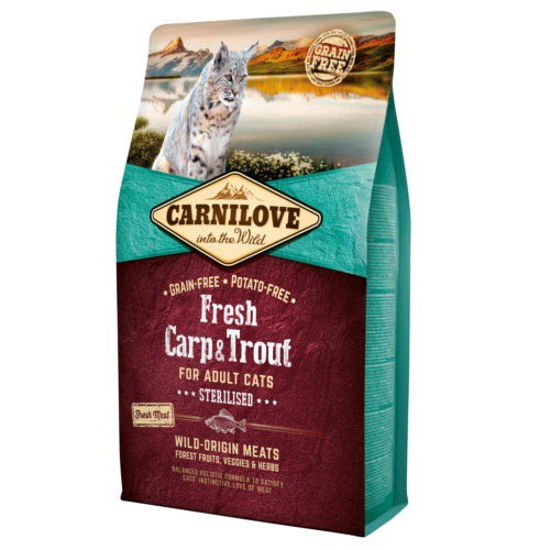 Ração esterilizada para gatos adultos Carnilove com sabor de carpa e truta.