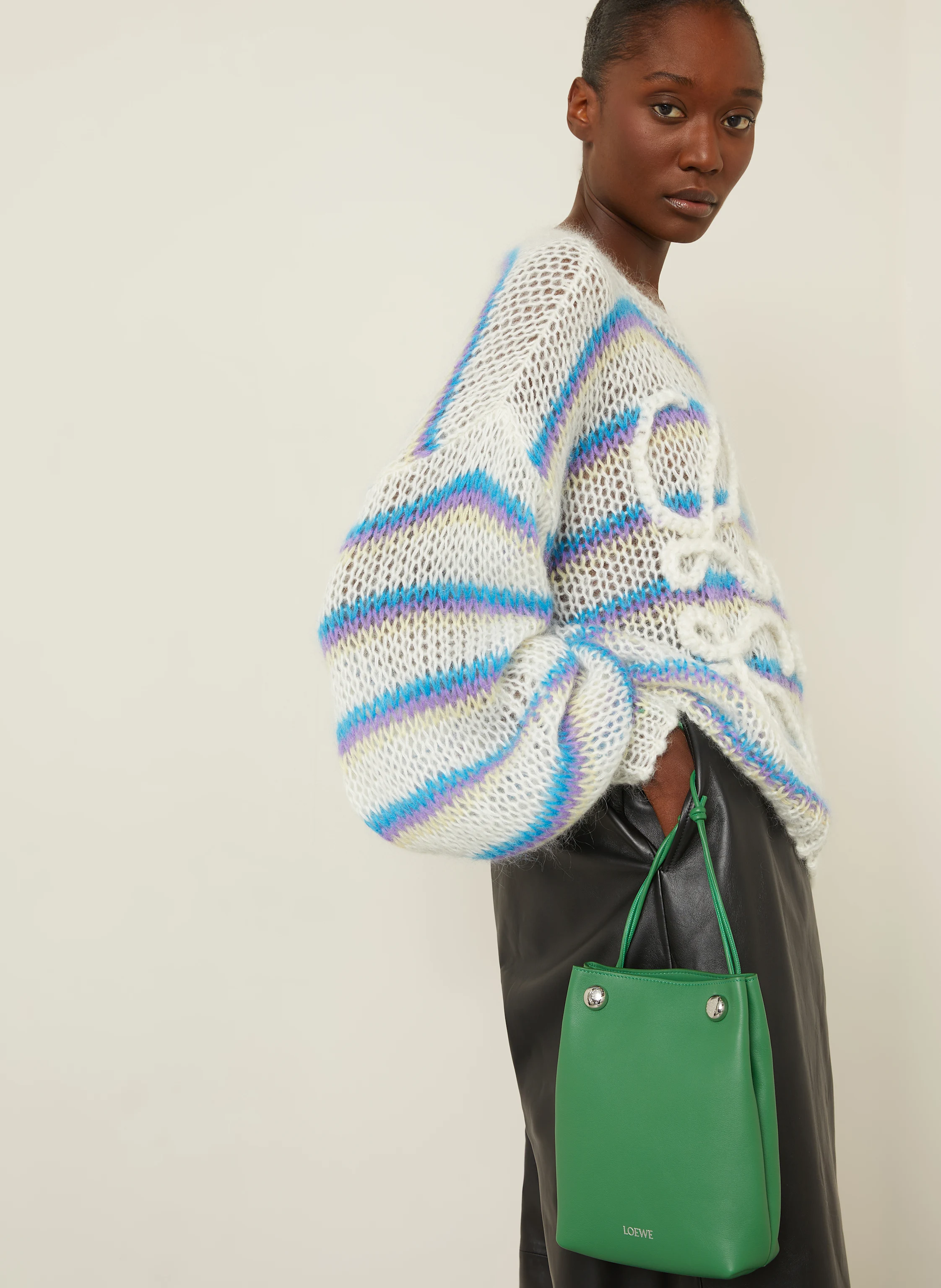 LOEWE Umhängetasche PEBBLE