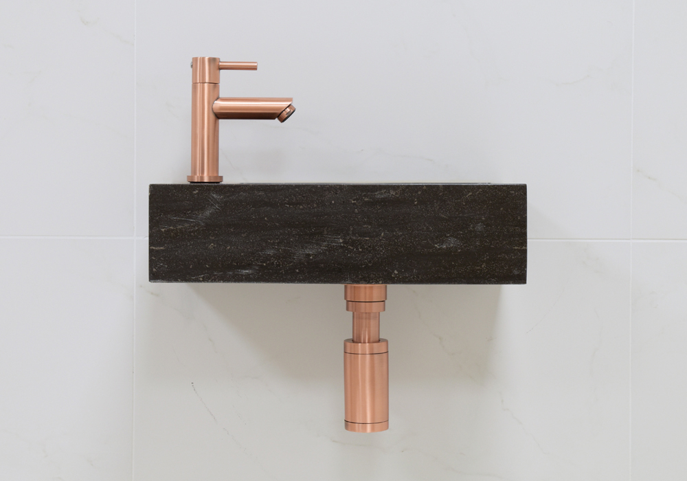 Lambini Designs Recto links natuursteen fonteinset met koper kraan en toebehoren
