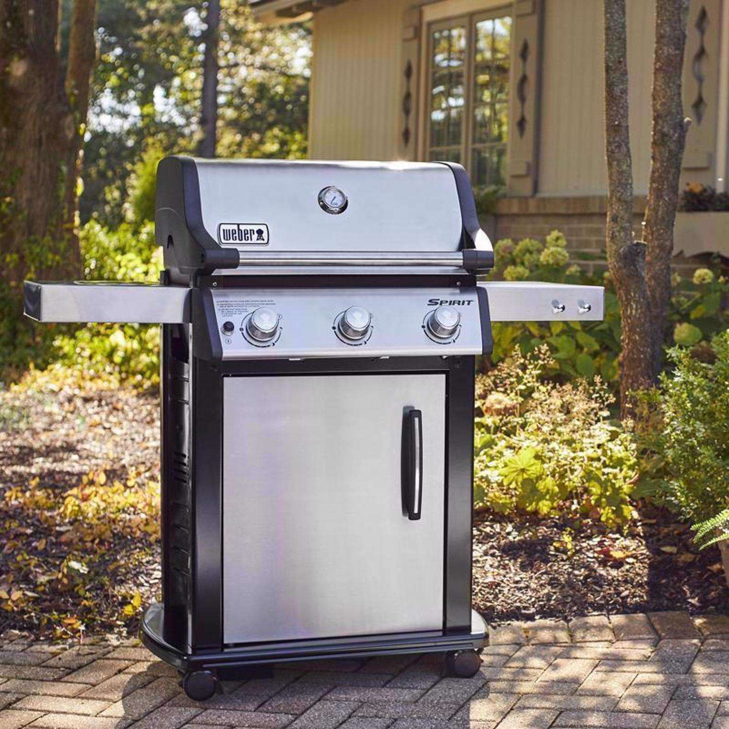 Churrasqueira a gás propano Weber Spirit S-315 com 3 queimadores e aço inoxidável.