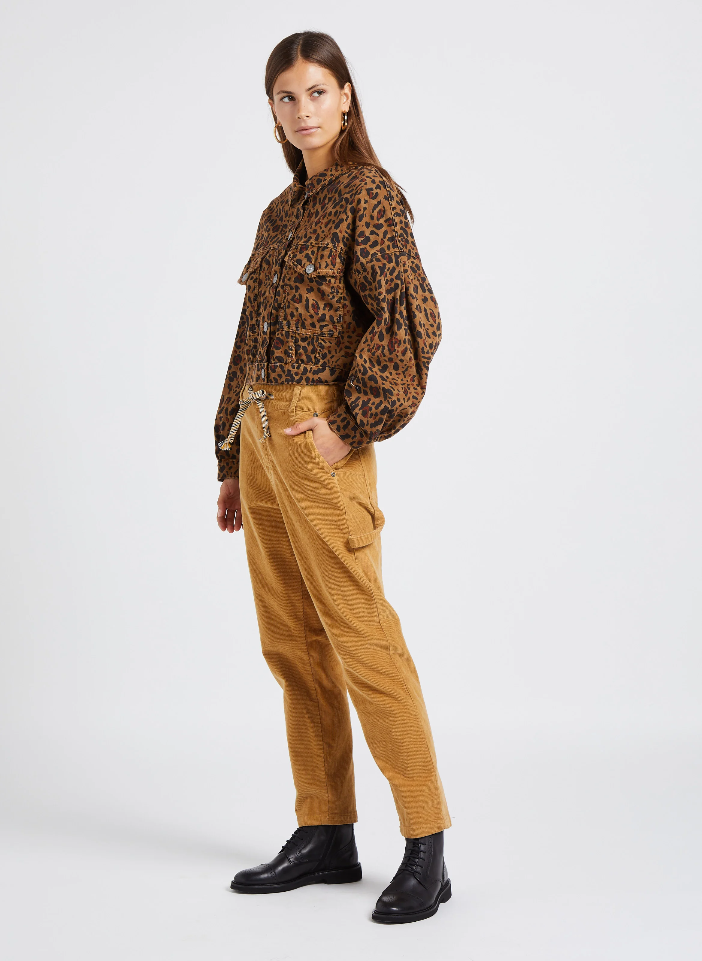 Veste courte en coton à motif léopard | Marron