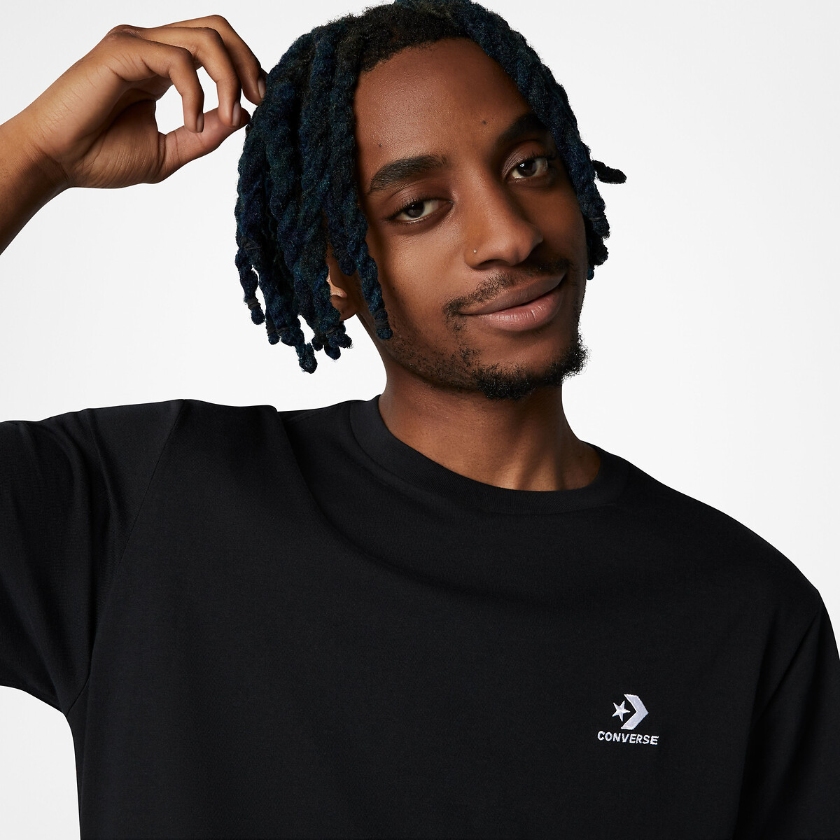 CONVERSE<br>Camiseta unissex, manga curta, com estampa de estrela e chevron