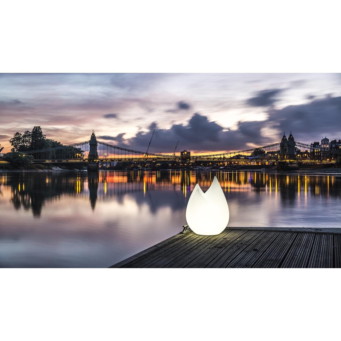 Serralunga Lampe décorative Flame Design par Sebastian Bergne blanche - D.50x67.5 cm