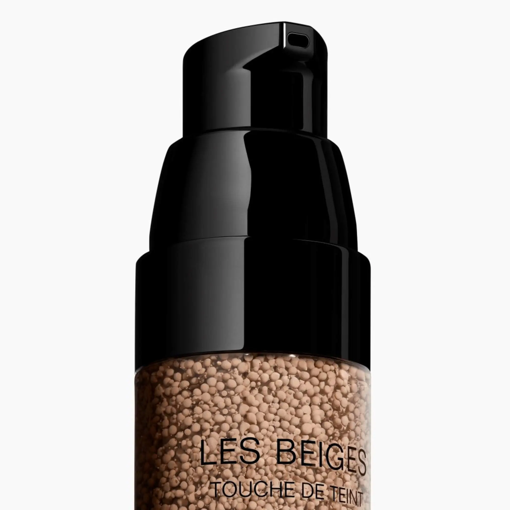 CHANEL - LES BEIGES TOUCHE DE TEINT TOUCHE DE TEINT FRAÎCHE AUX MICROBULLES DE PIGMENTS- Fond de Teint