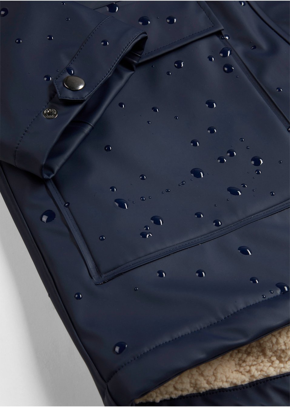 Veste de pluie avec doublure peluche en matériau étanche
