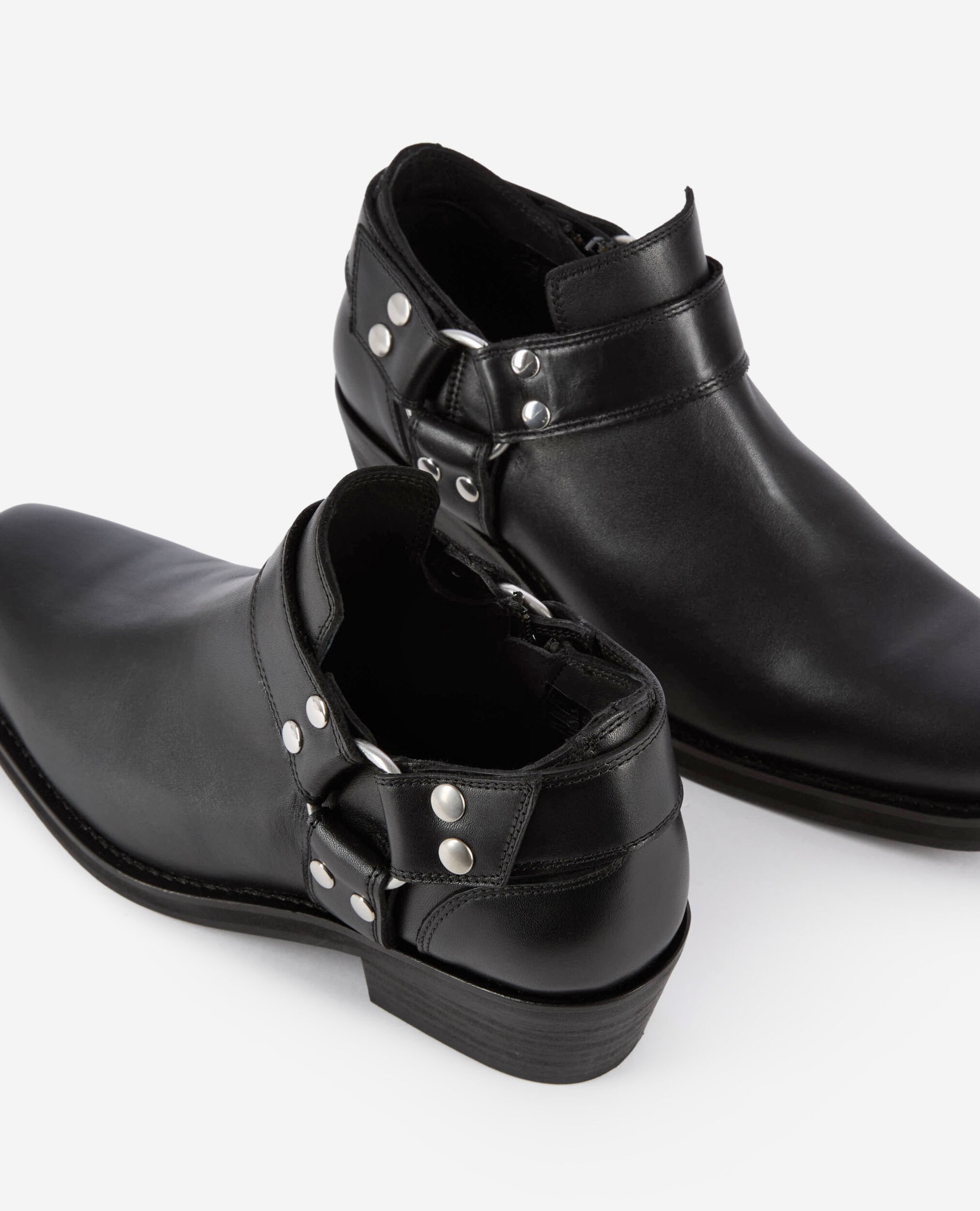 Bottines basses avec sangles en cuir noires