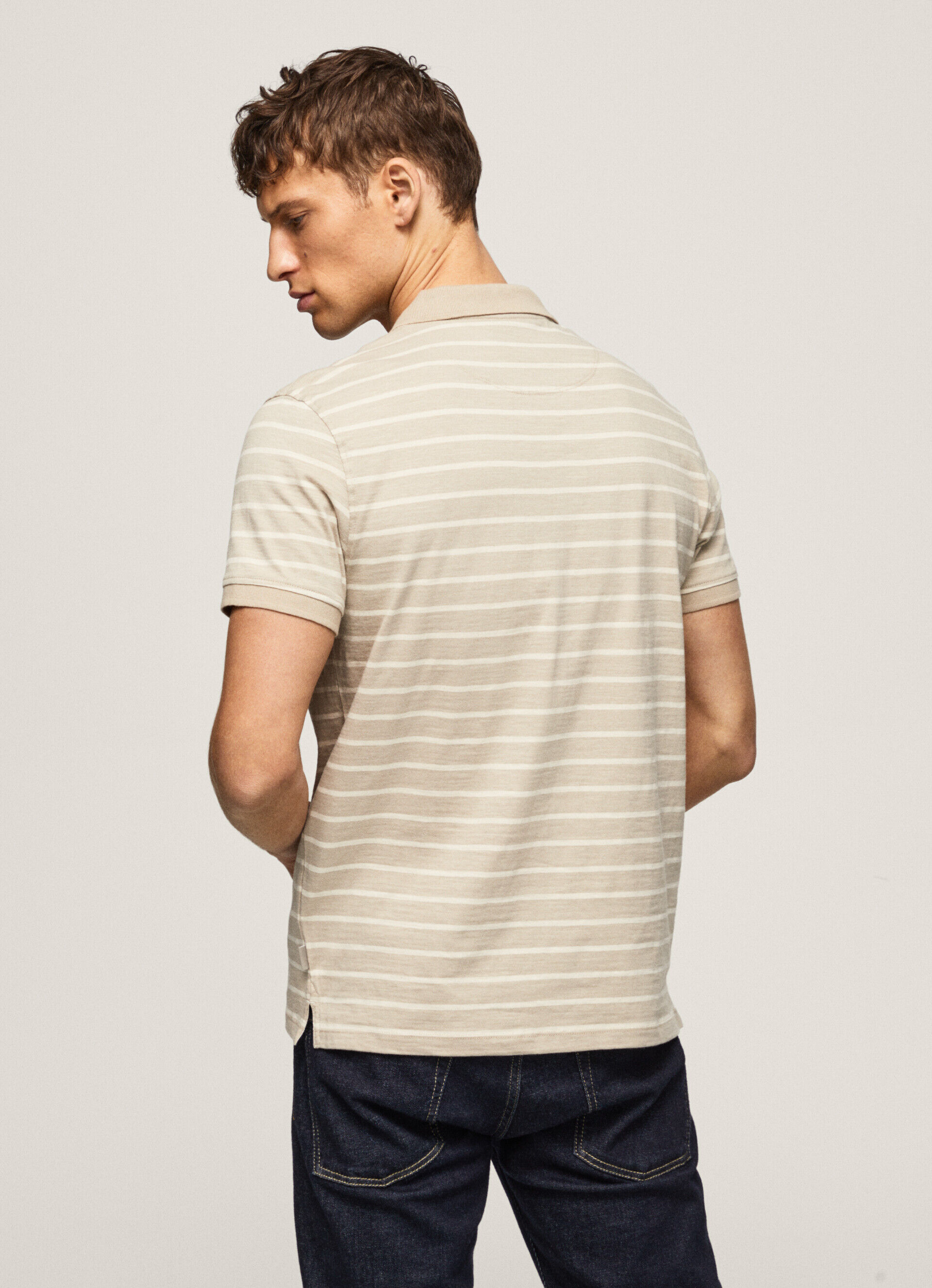 Camisa polo com estampa listrada - bege malte