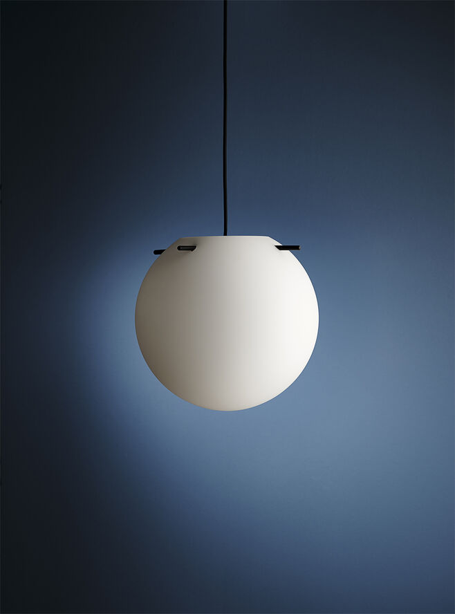 Frandsen Koi Pendant Ø32 EU Opal white/black sticks
