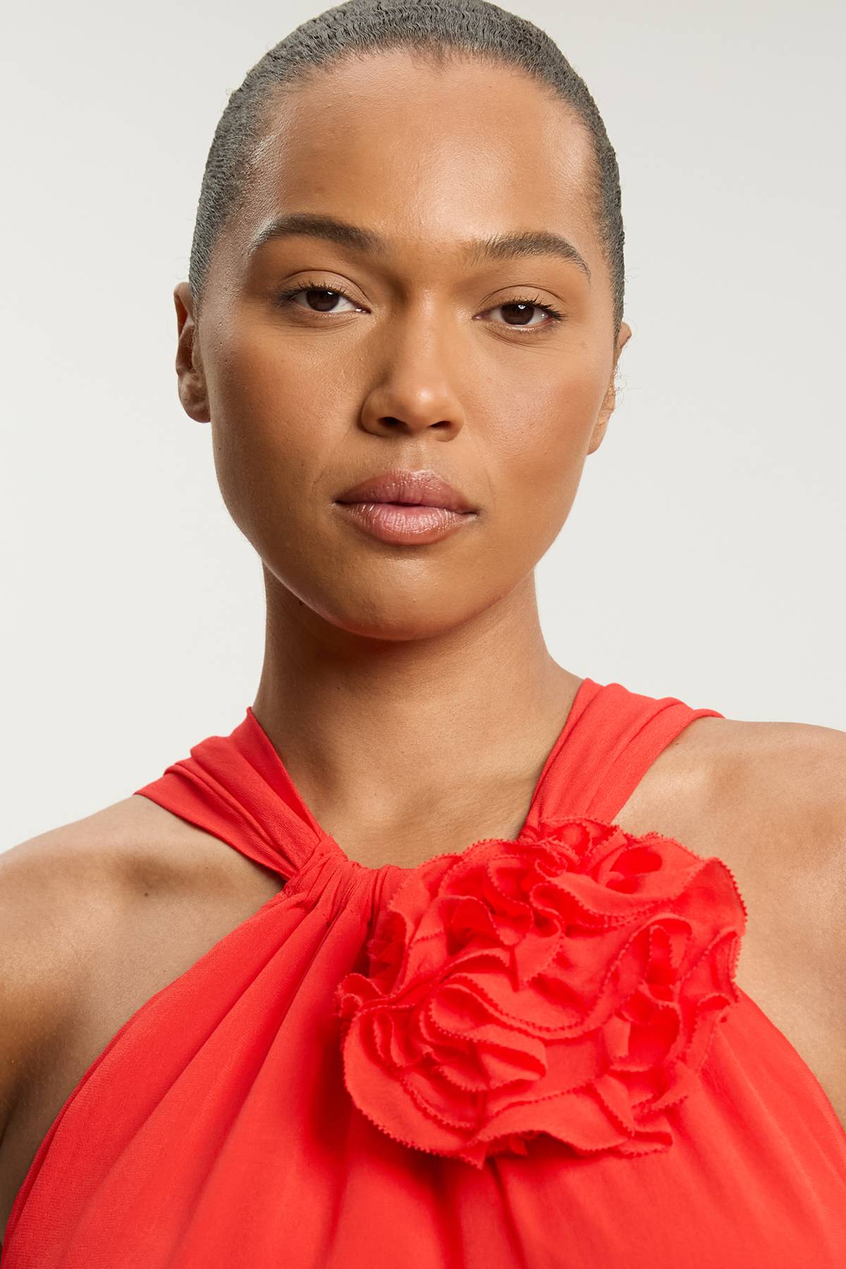 KarenMillen Robe Maxi Grande Taille En Georgette De Viscose À Col Licou Avec Rosette Et Volants