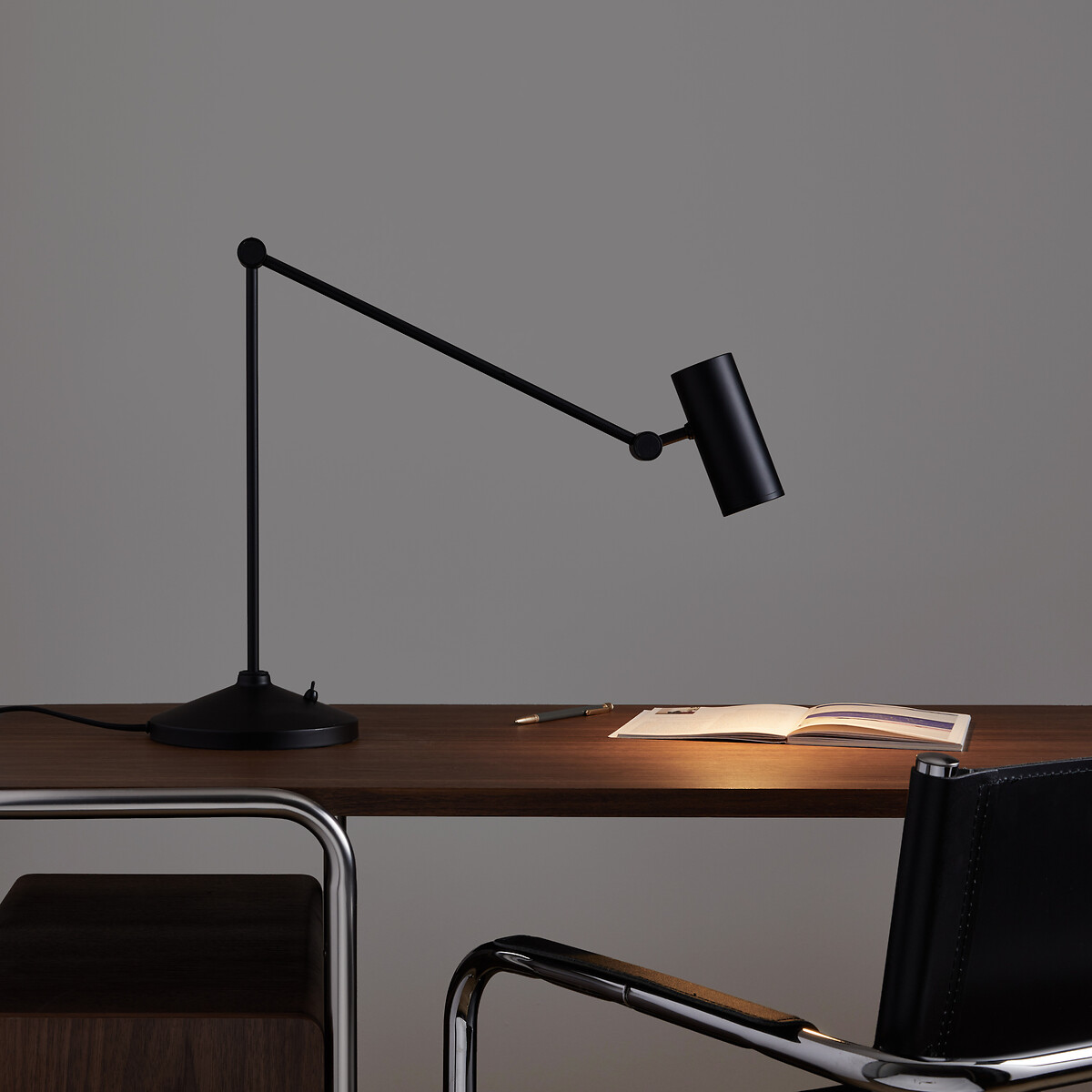 AM.PM<br>Luminária de mesa articulada em ferro, Eréni