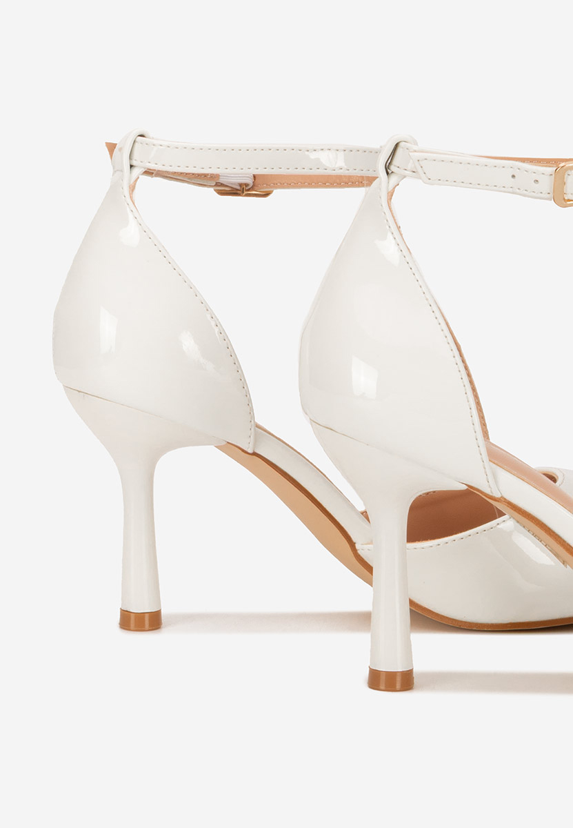 Chaussures vernies à talon blancs Carliena