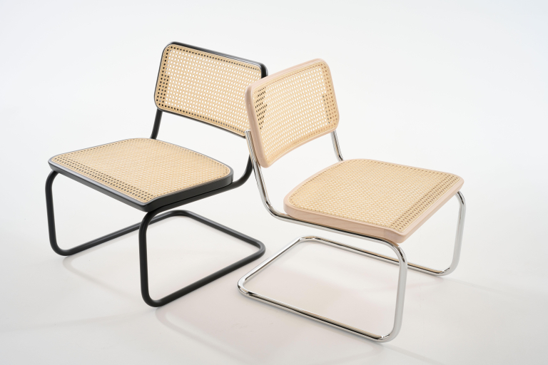 Thonet S32 fauteuil PVL leer Nero 622, zwart onderstel
