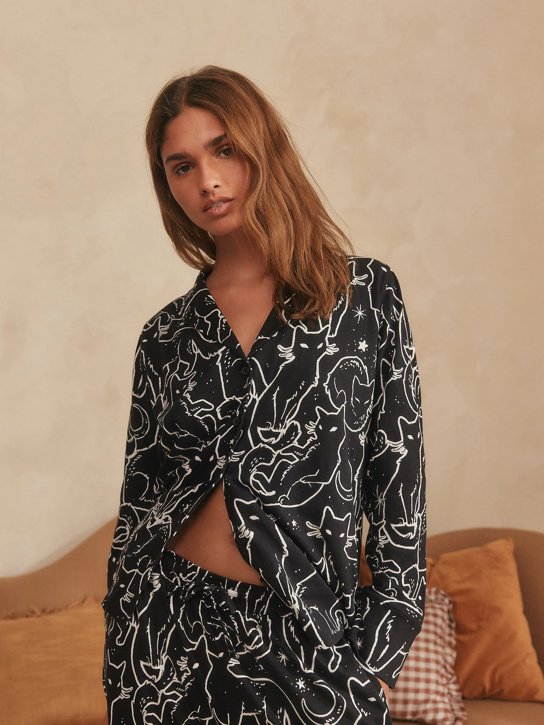 Zwart met katten - Pyjama met knopen en jerseystof