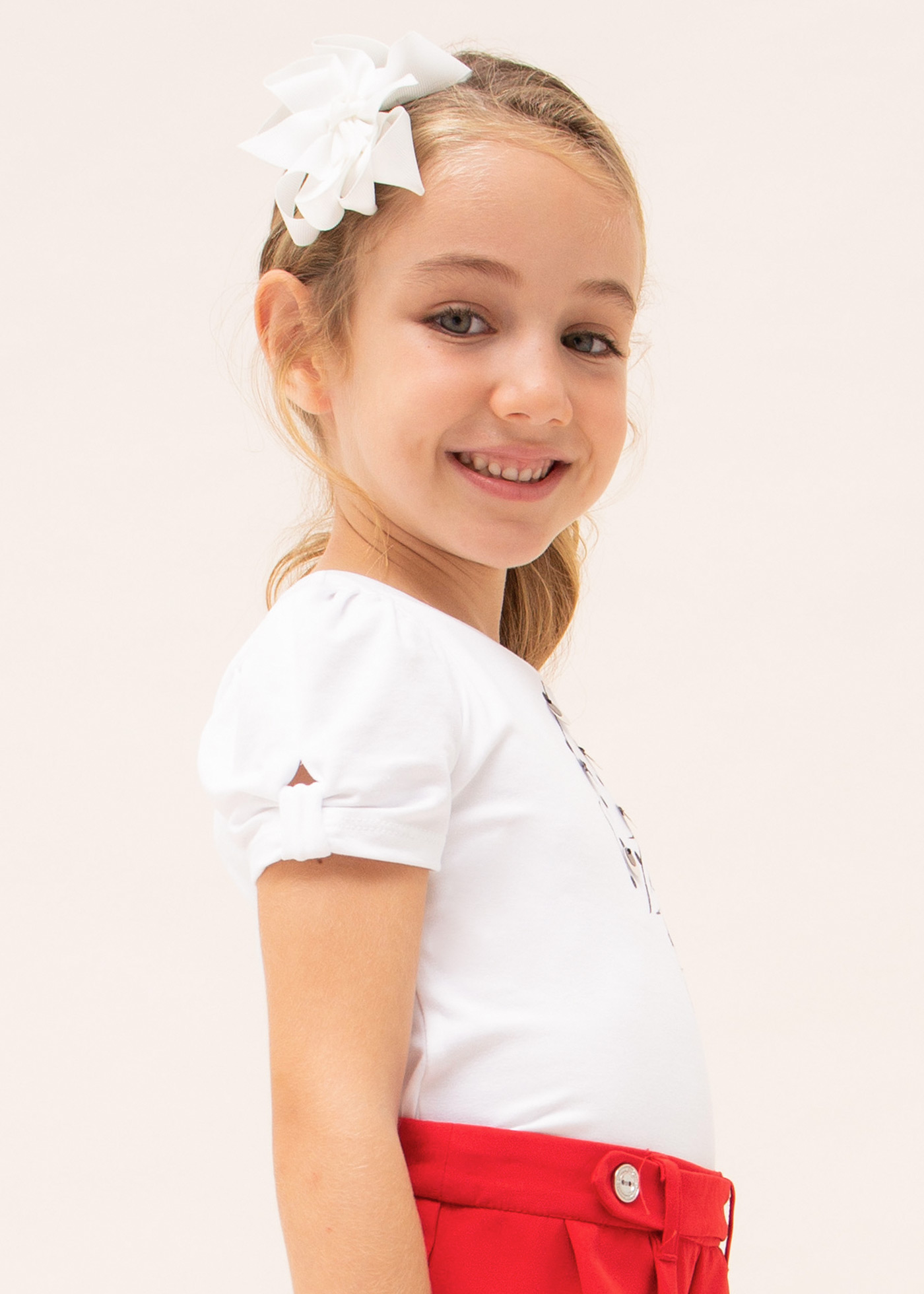 Camiseta feminina de algodão com lantejoulas e mangas curtas