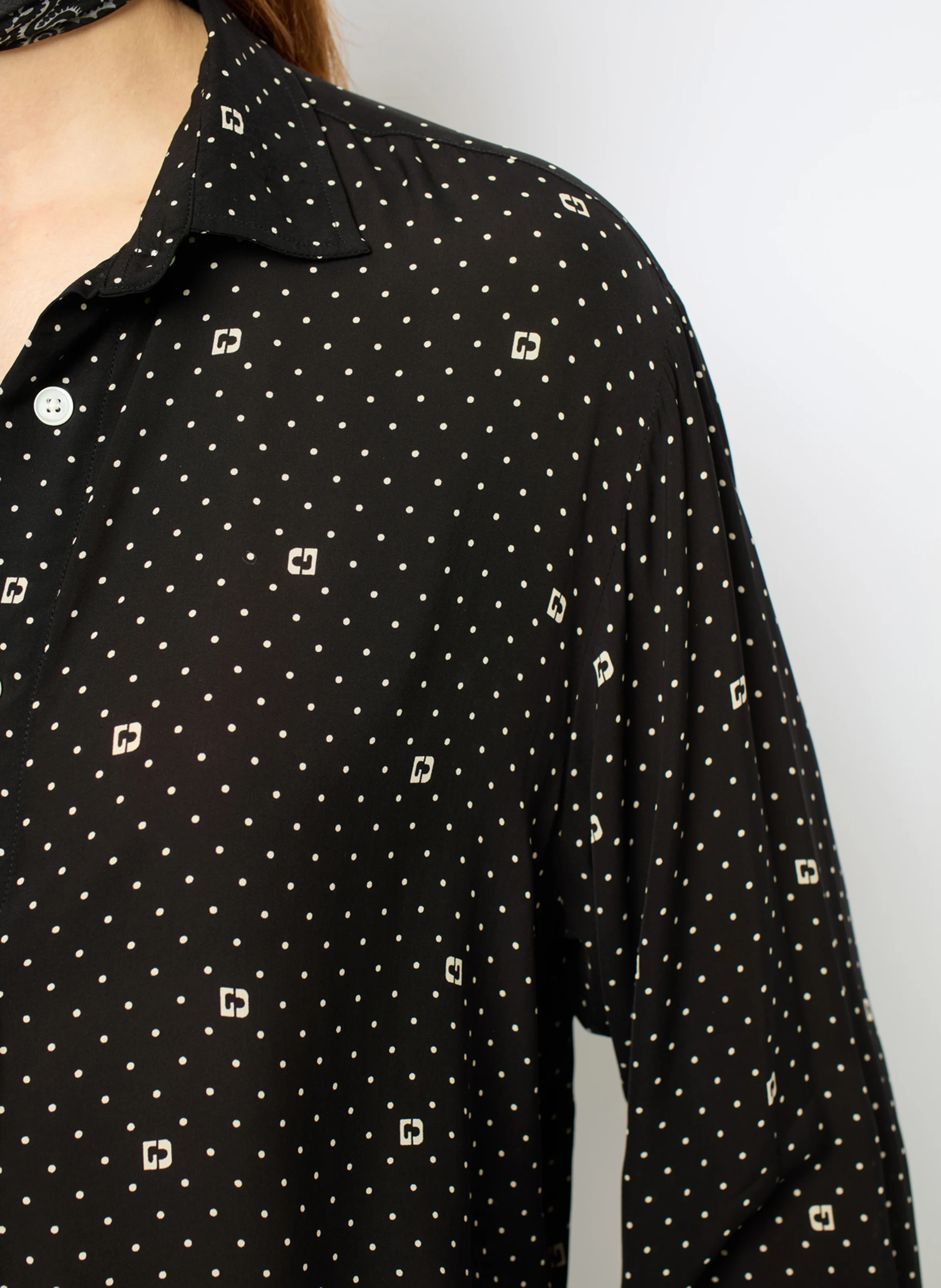 CLYDE - Chemise droit à pois et monogramme | Noir