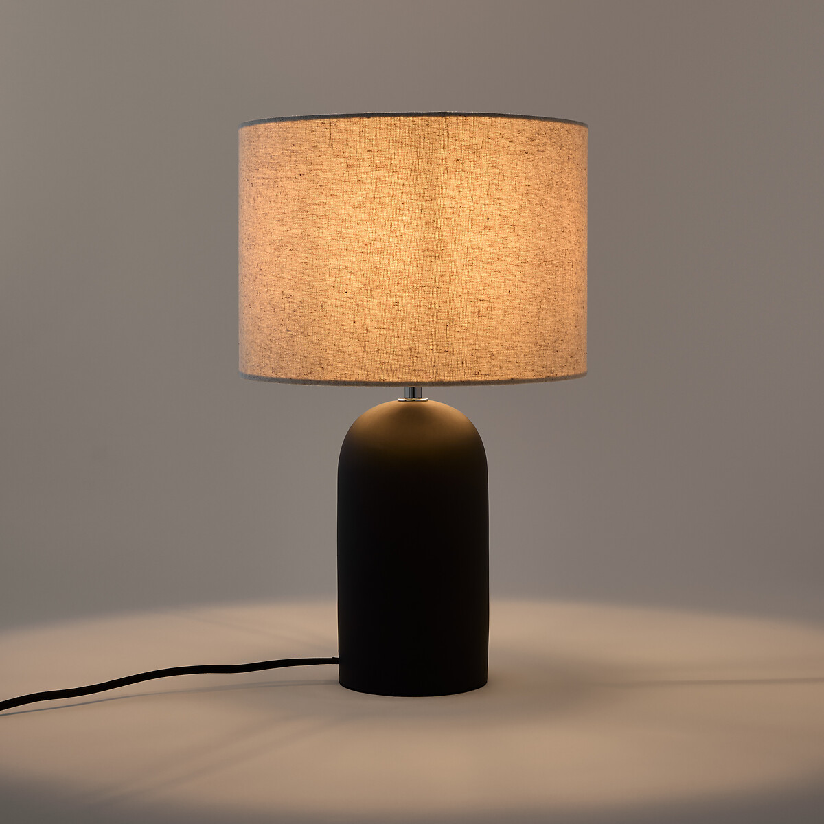 LA REDOUTE INTERIEURS<br>Candeeiro de mesa em betão e linho, Emna