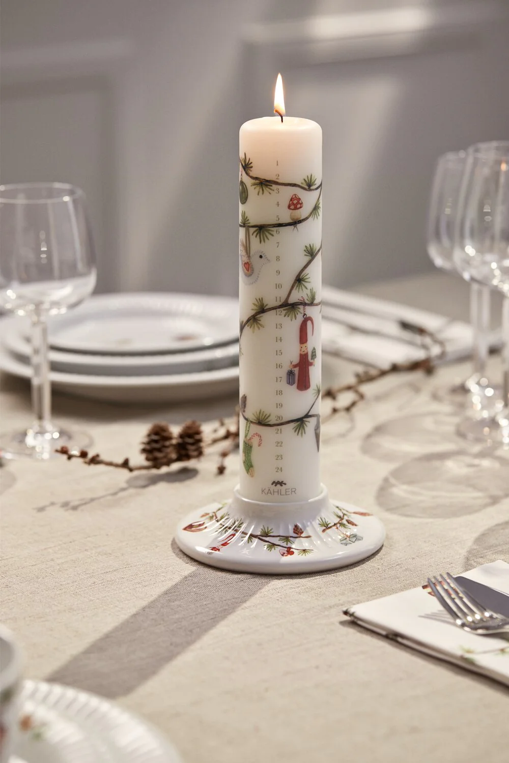 Kähler  Hammershøi Christmas Bloklysestage, hvid m. deko - Ø13 cm.