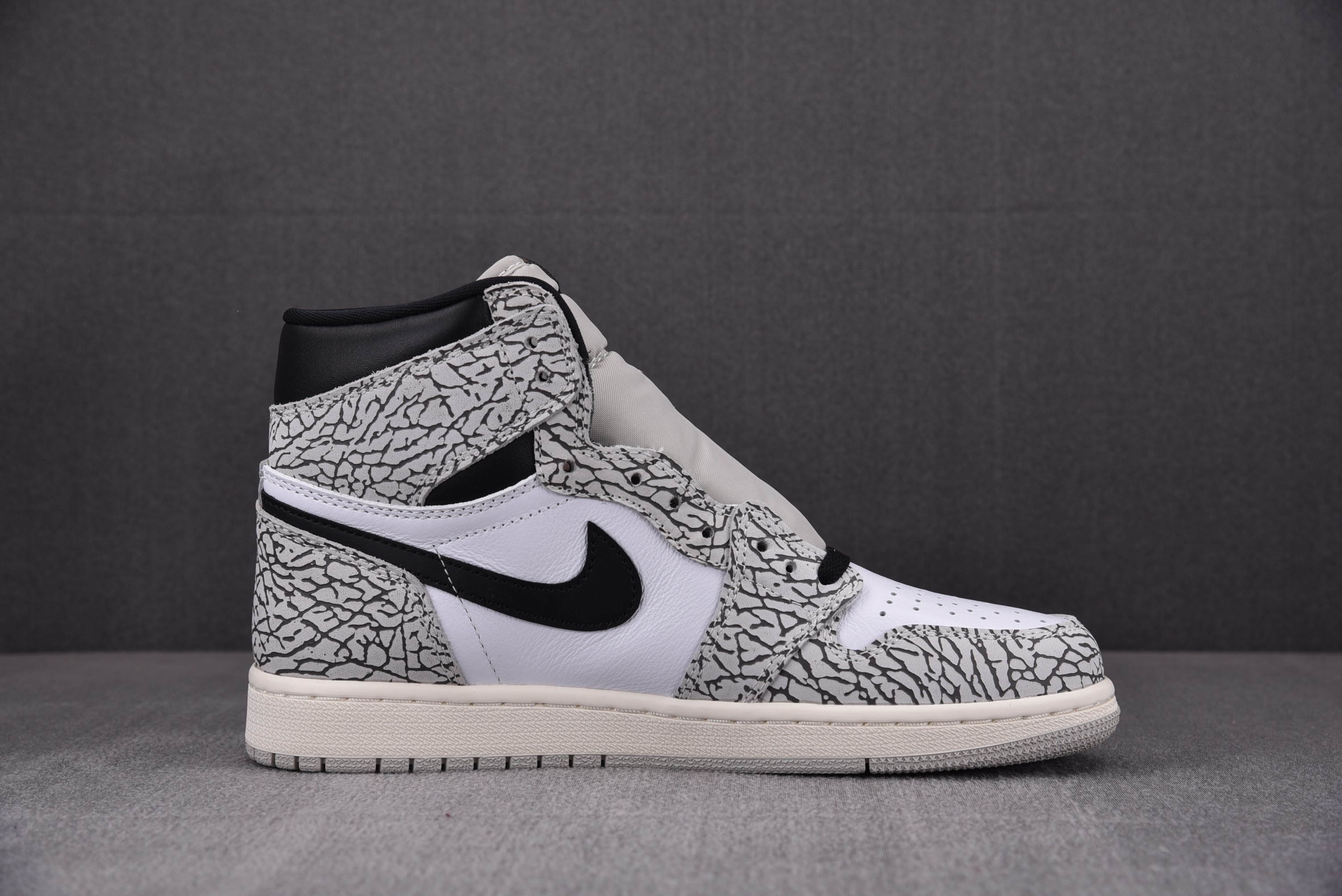 Jordan 1 Retro High OG White Cement