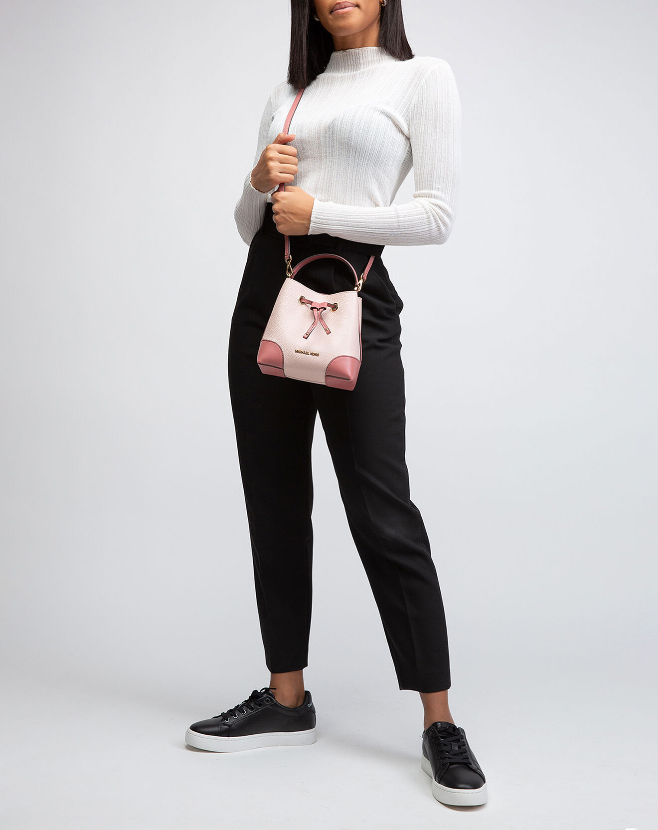 Michael Kors Sac seau en Peau de Vache Mercer S rose clair - 22x22x14 cm
