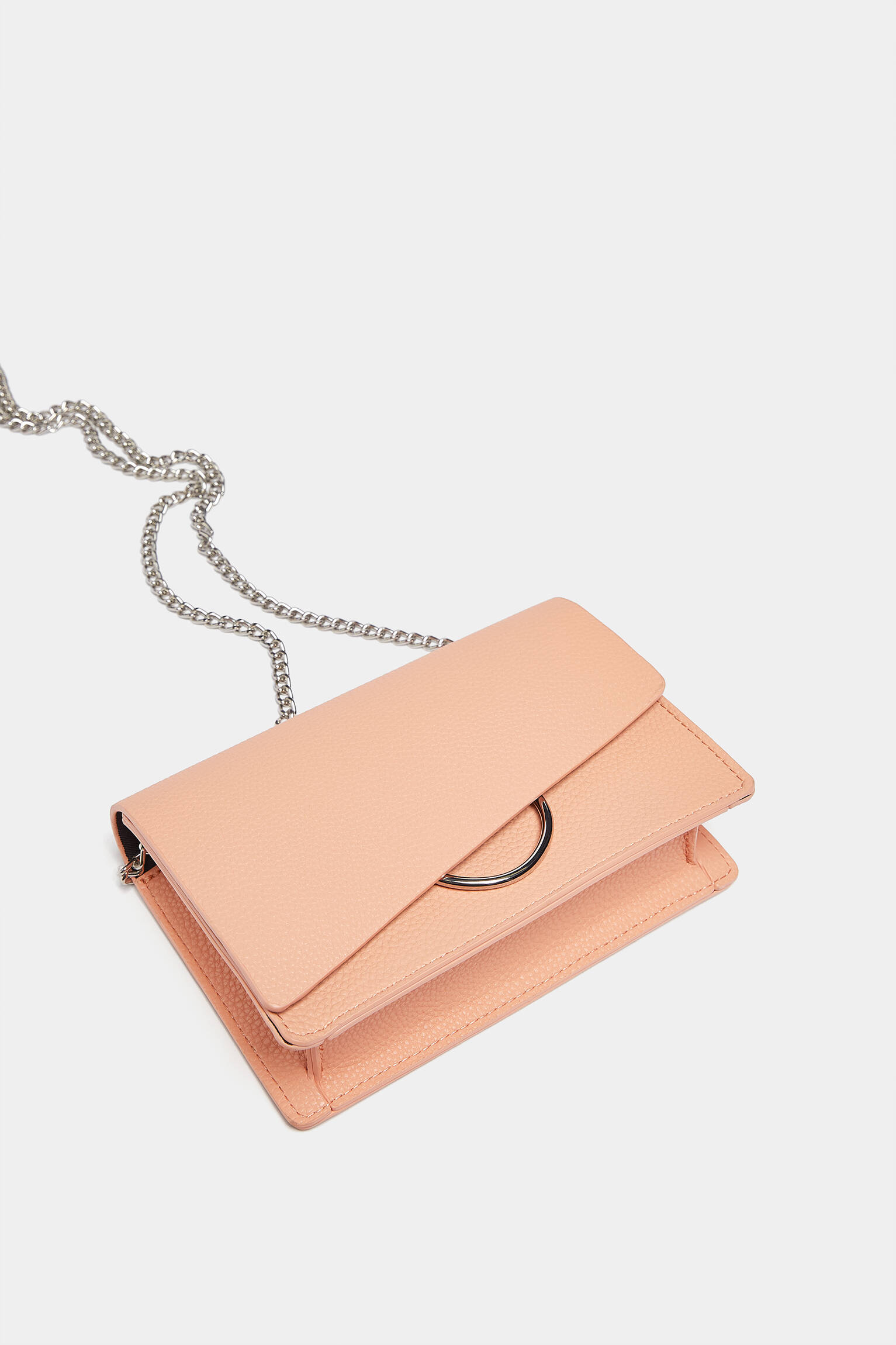Bolsa transversal com detalhe de argola - coral