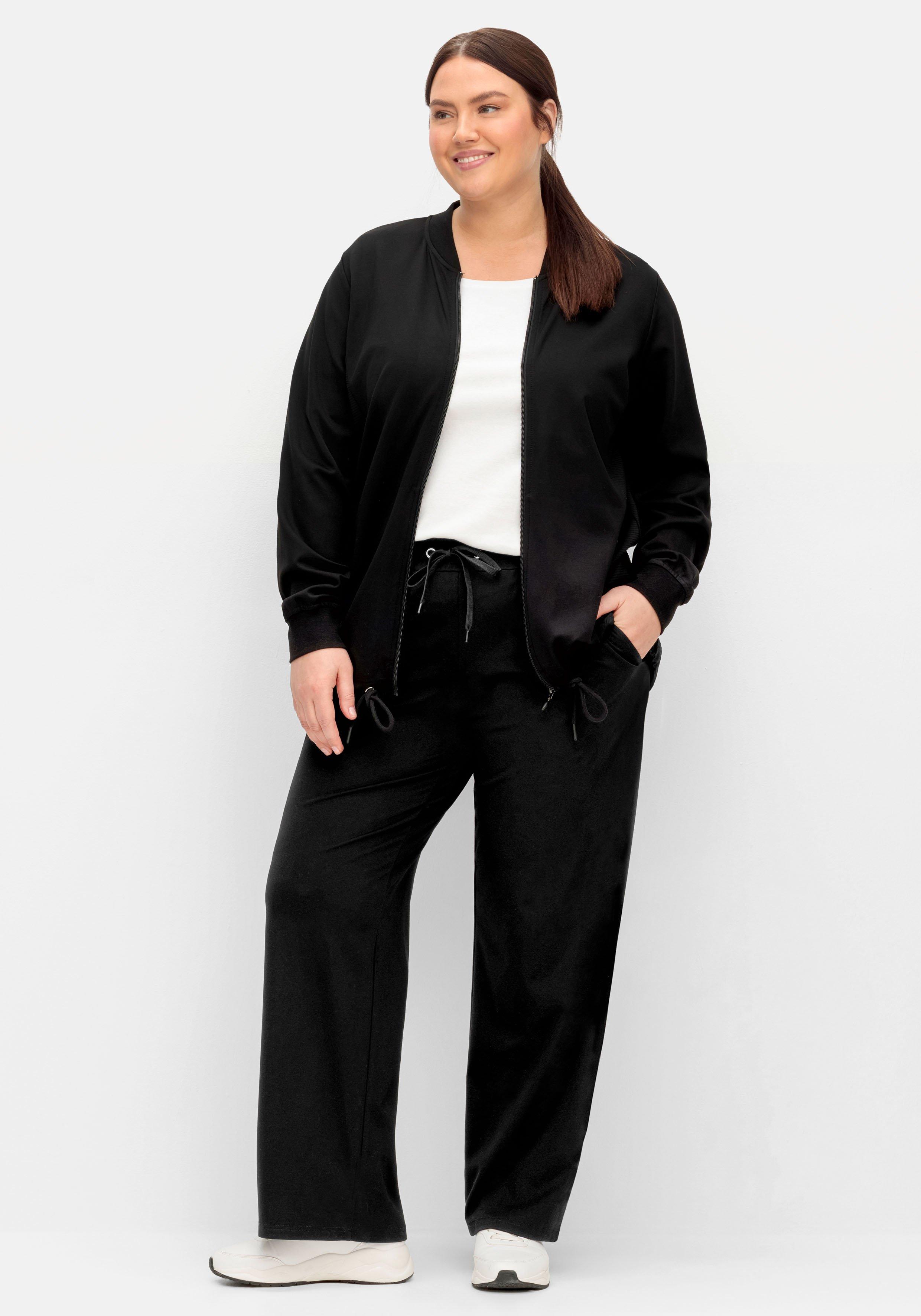 Sporthose mit weitem Bein und Kontraststreifen