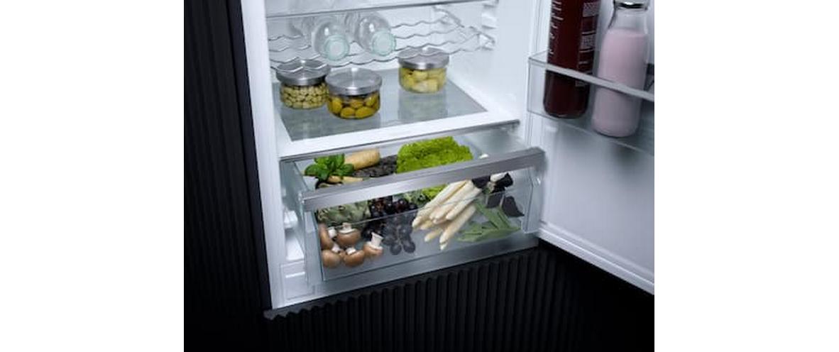 Einbaukühlschrank K 7738 D Rechts<br>Einbau-Kühlschrank mit grossem Innenraum, wartungsfreier LED-Beleuchtung und 4 Sterne Gefrierfach