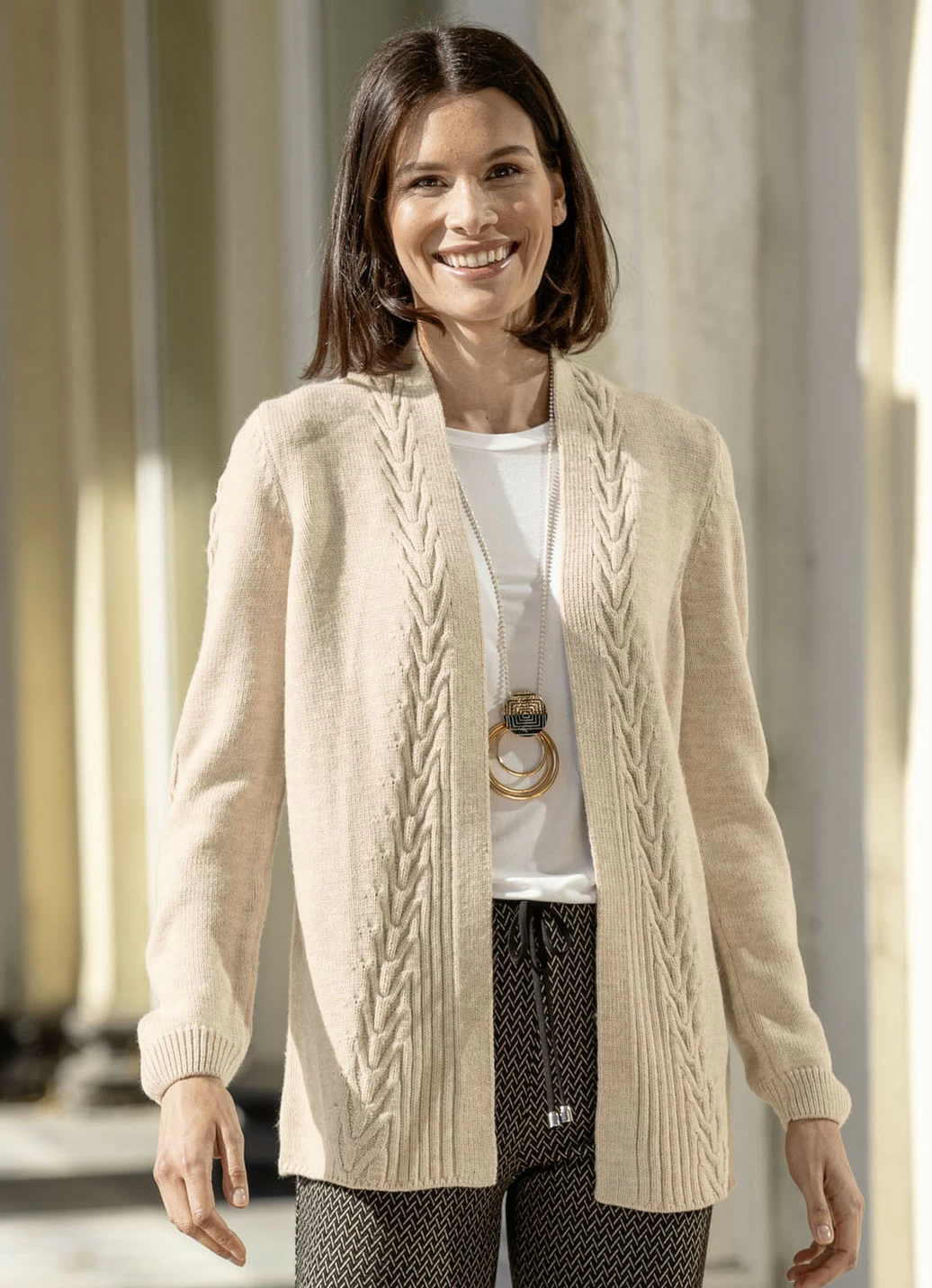 Strickjacke mit dekorativer Struktur