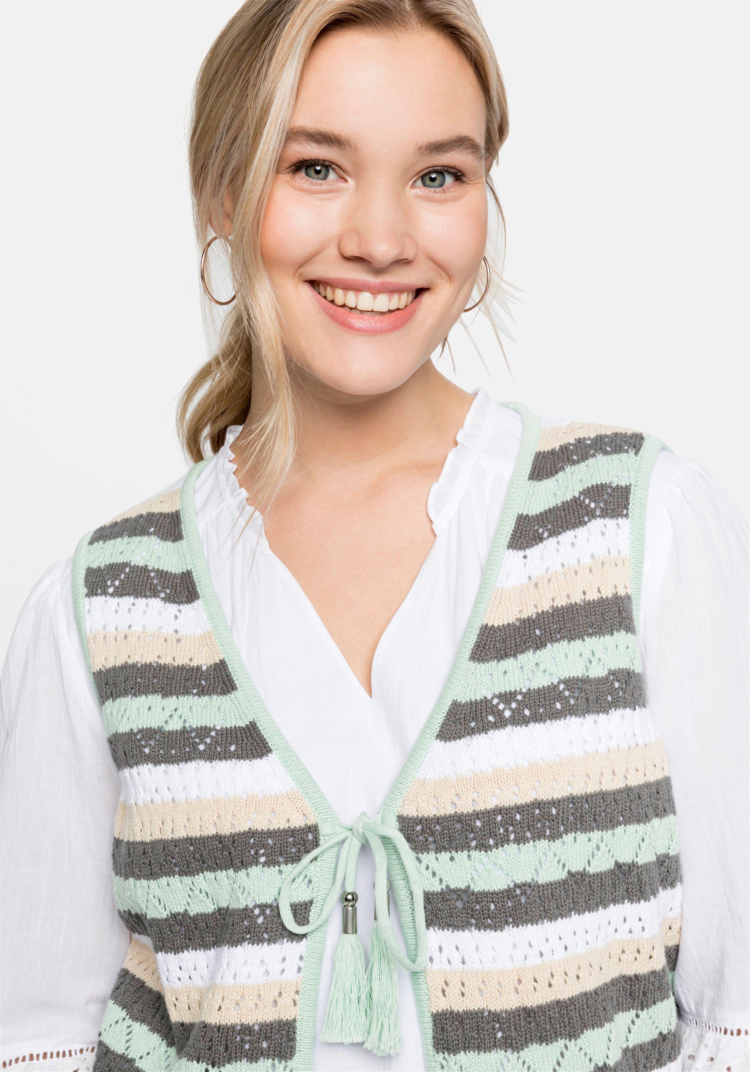Strickweste mit Ajour- und Streifenmuster