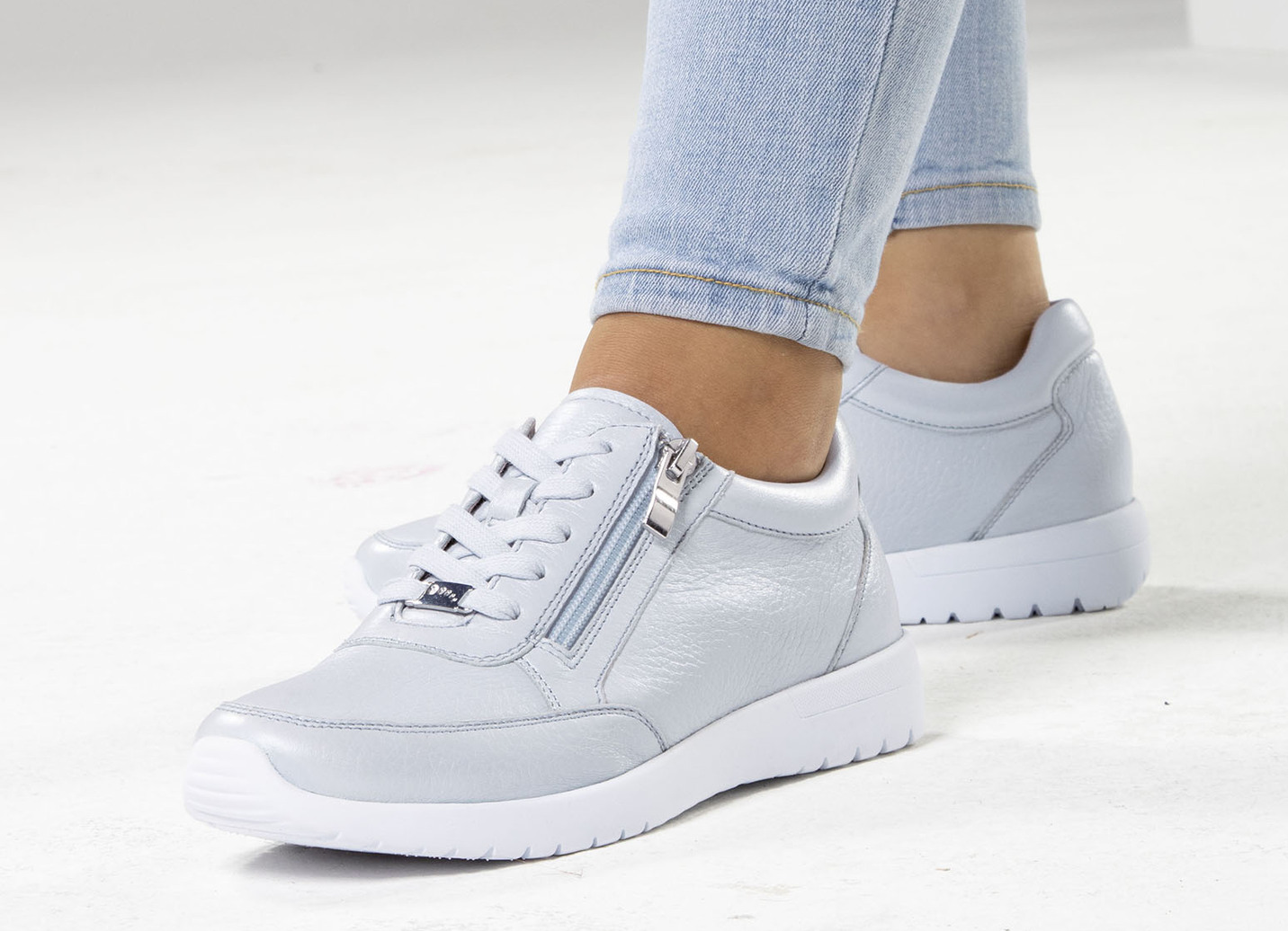 ELENA EDEN Sneaker aus zart schimmerndem, genarbtem Hirsch-Nappaleder