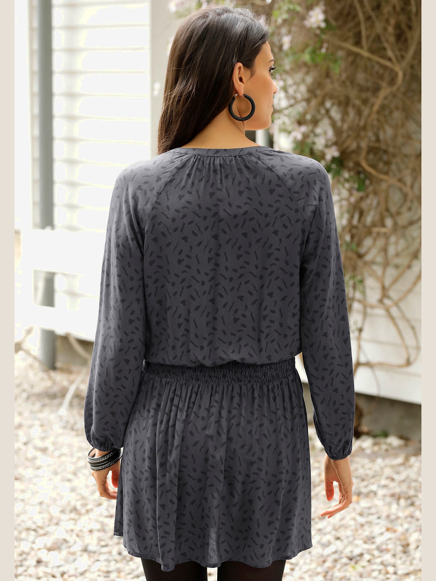 Robe imprimée robe à manches longues avec encolure en v