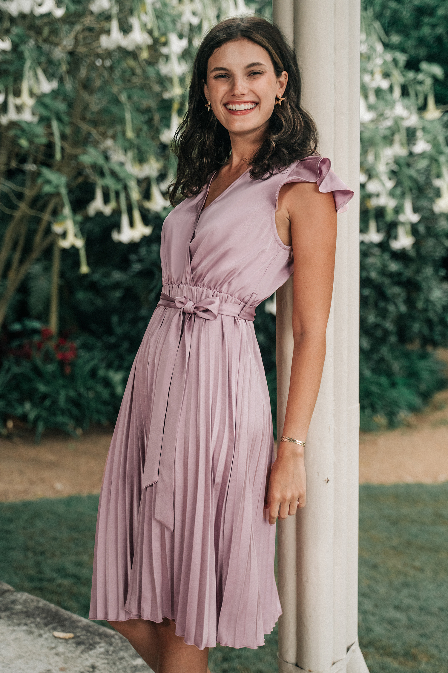 Robe plissée avec ceinture rose