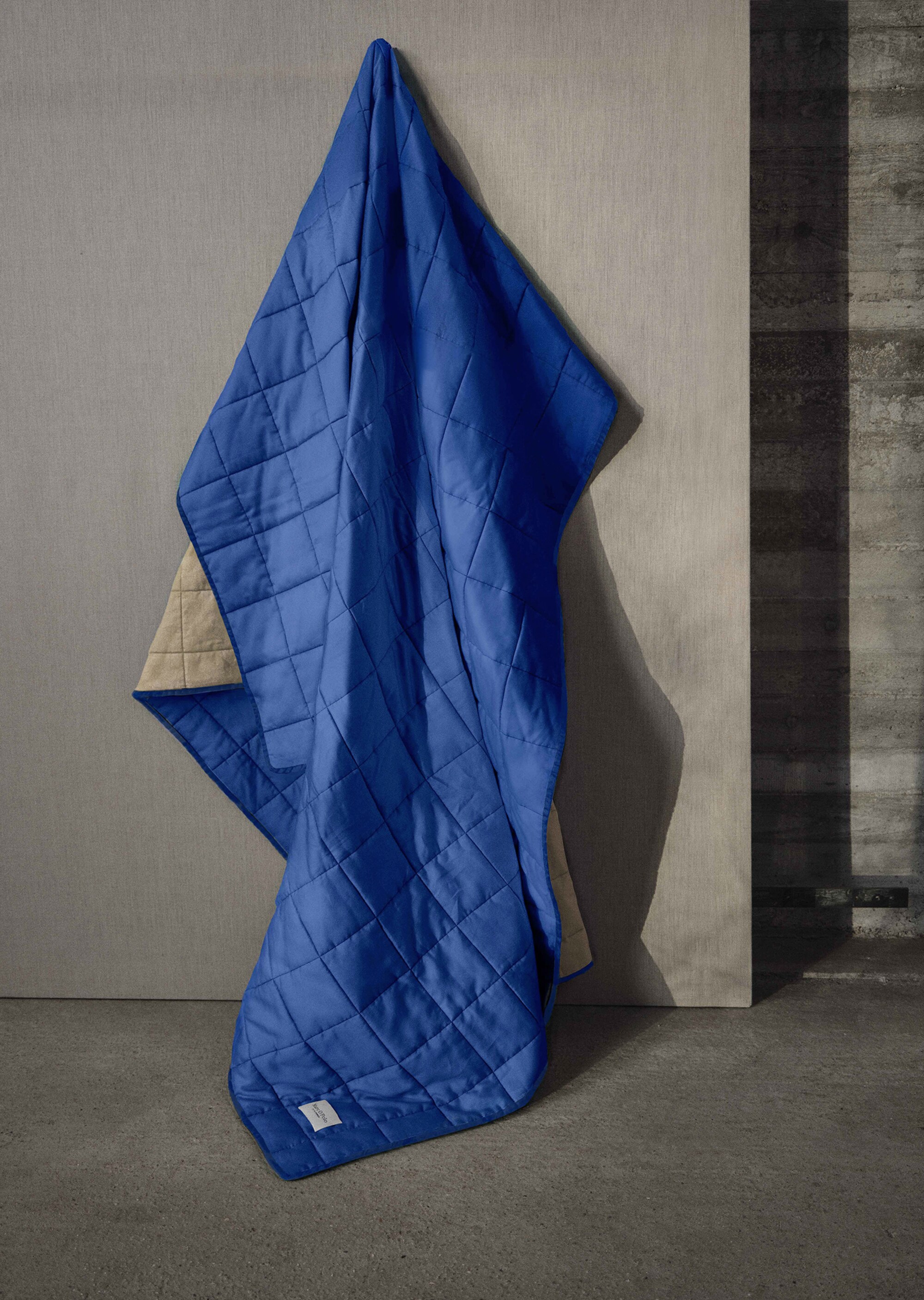 Gestepptes Wende-Plaid Modell KELDA aus TENCEL™ Lyocell