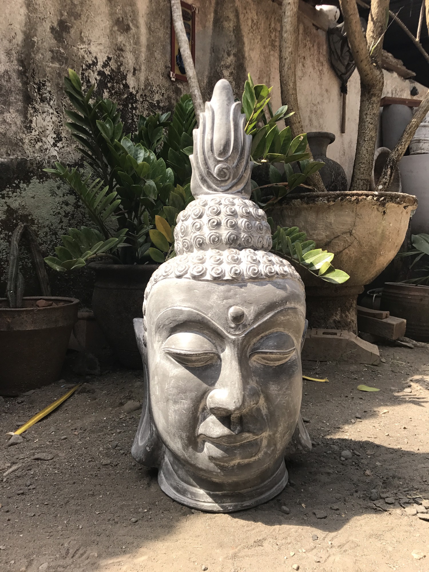 Keramik-Skulptur 'Buddhakopf mit Flamme', T 38 cm, B 38 cm, H 73 cm von fischer's lagerhaus