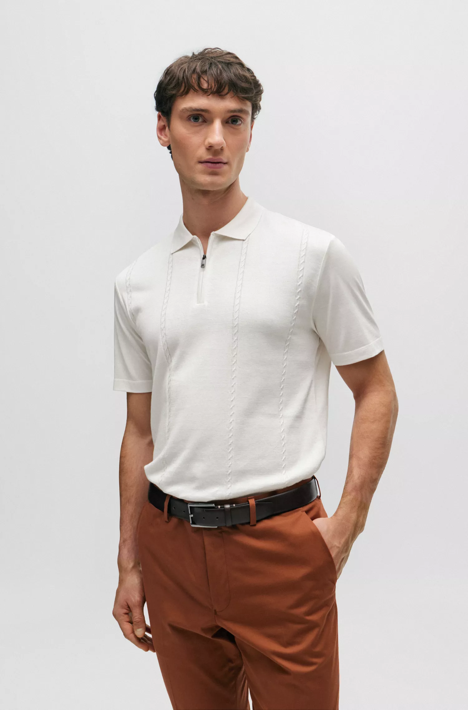 Camisa polo BOSS Camel com zíper no pescoço, em algodão e seda.