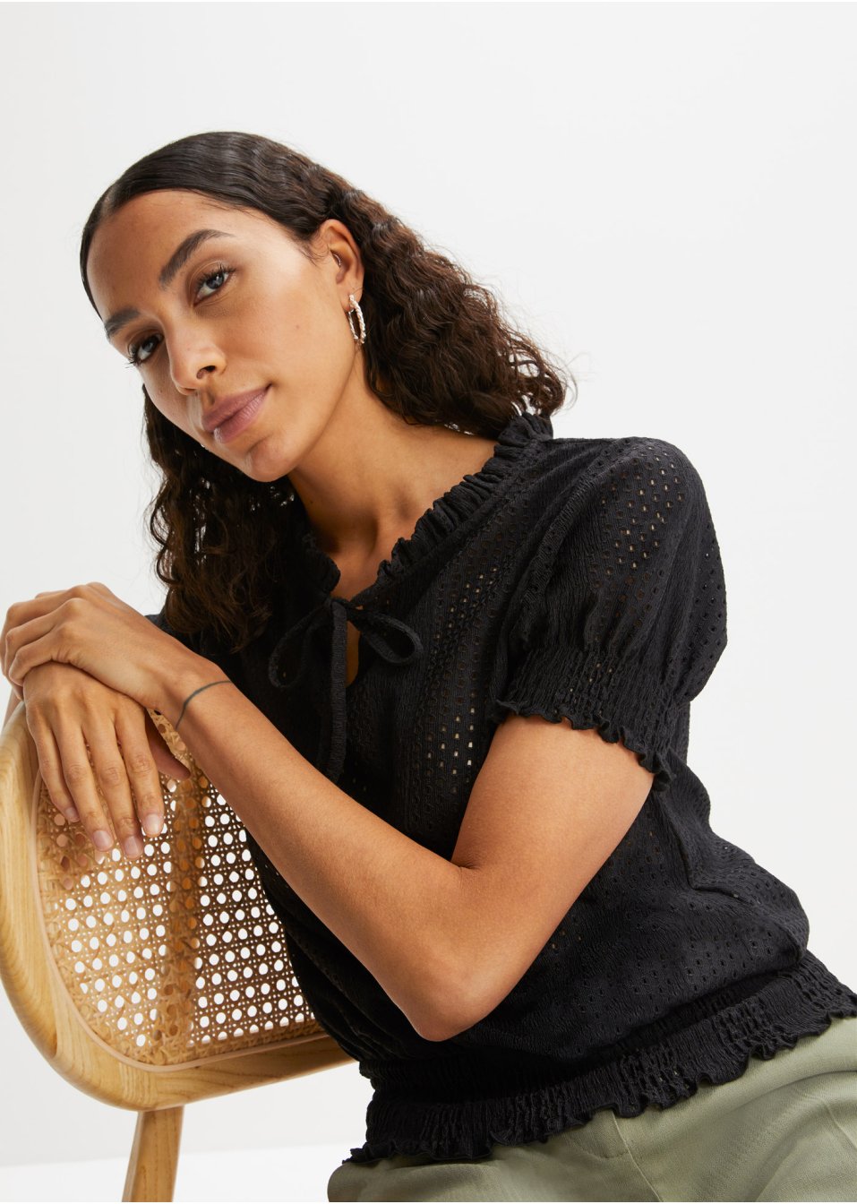 T-shirt à broderie ajourée