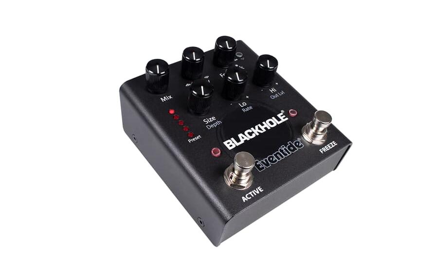 Pedal Blackhole<br>Ein eigenständiges Reverb-Pedal, das auf dem legendären «blackhole“-Algorithmus basiert, den man bereits aus dem Eventide DSP4000, Space und H9 kennt – jetzt in kompakter Pedalform