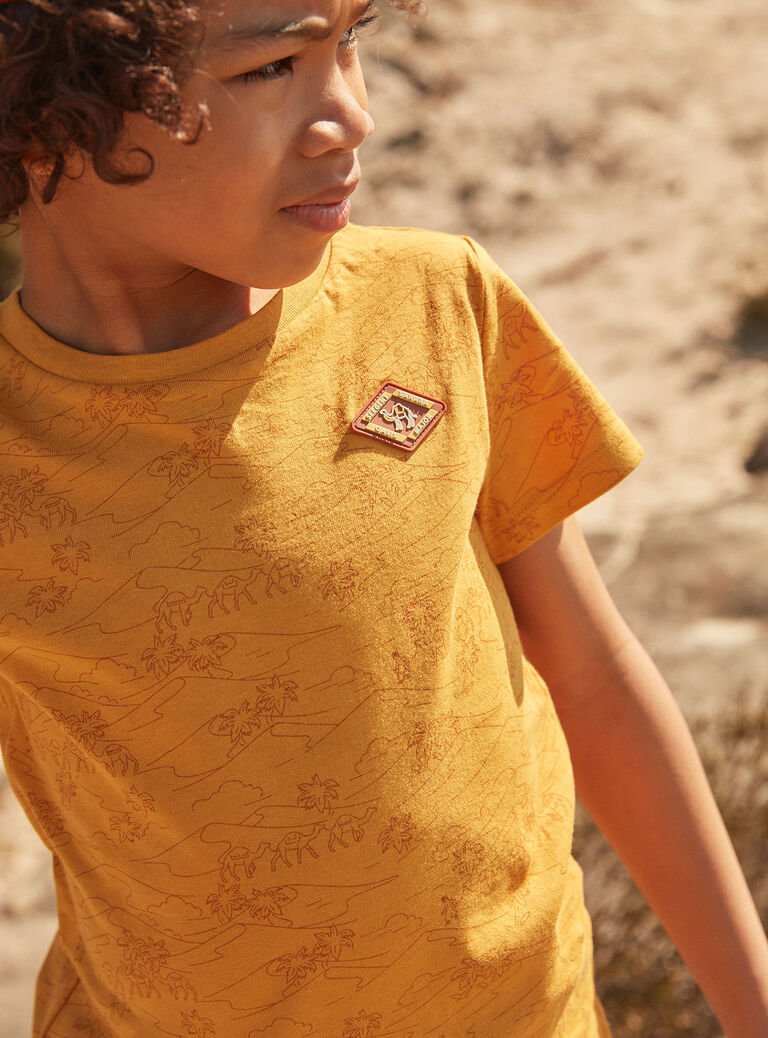 T-shirt jaune moutarde à imprimé désert