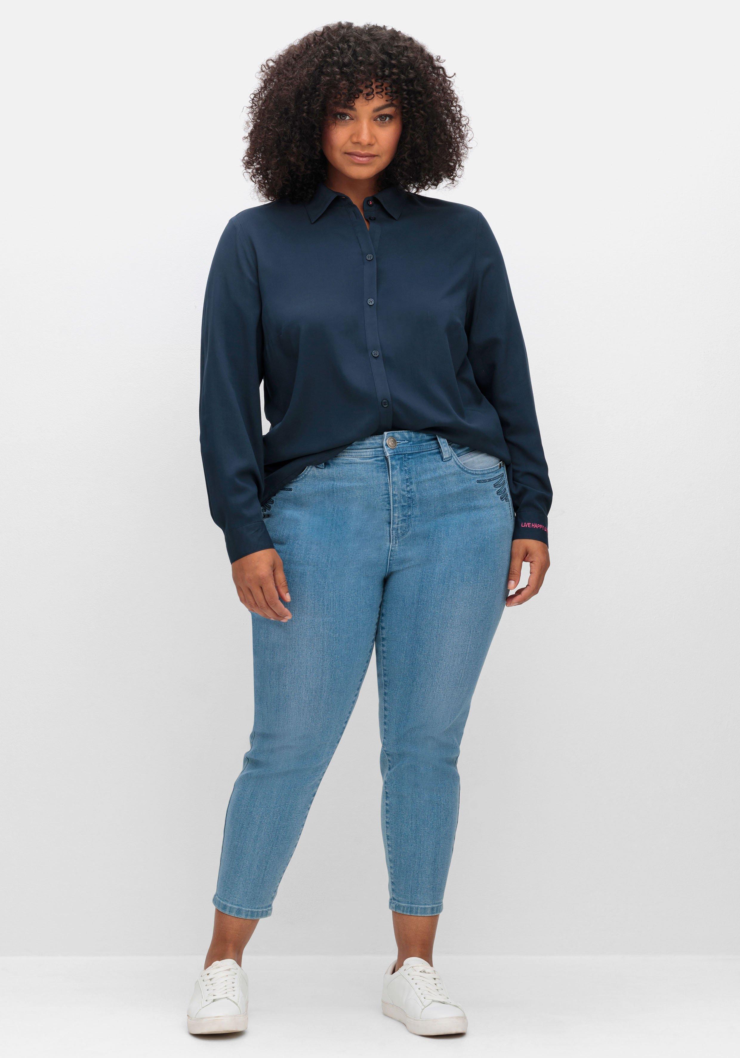 Twillbluse mit Wordingprint am Ärmelsaum