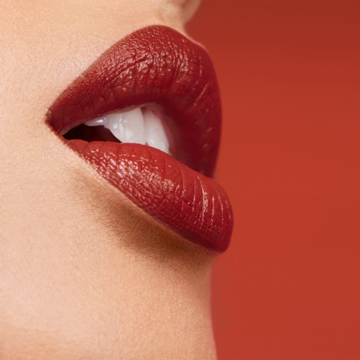 YVES SAINT LAURENT Rouge Pur Couture The Bold Rouge à Lèvres Brillant Longue Tenue