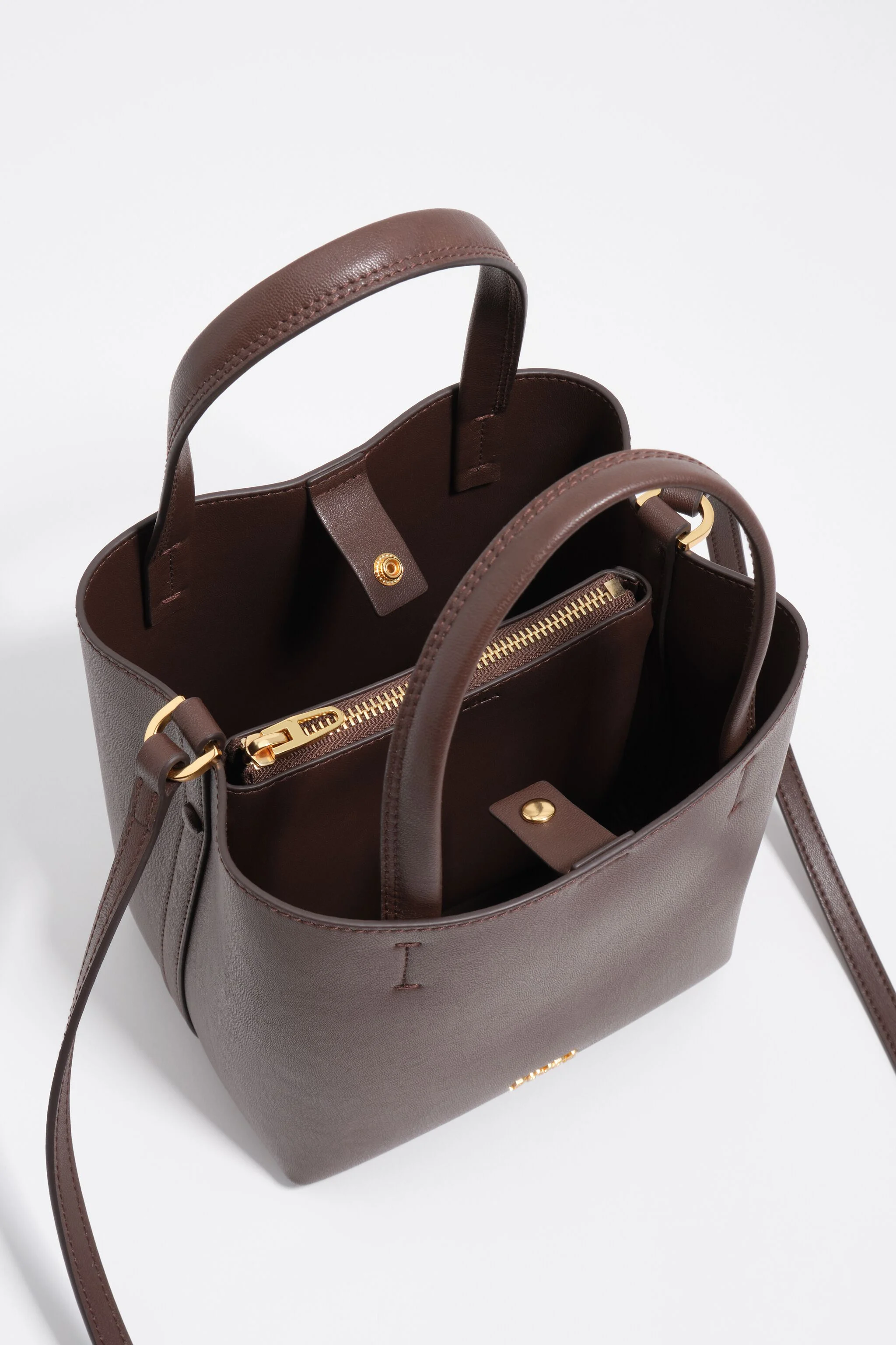 Bolsa média de couro cor chocolate com estampa de Chihuahua