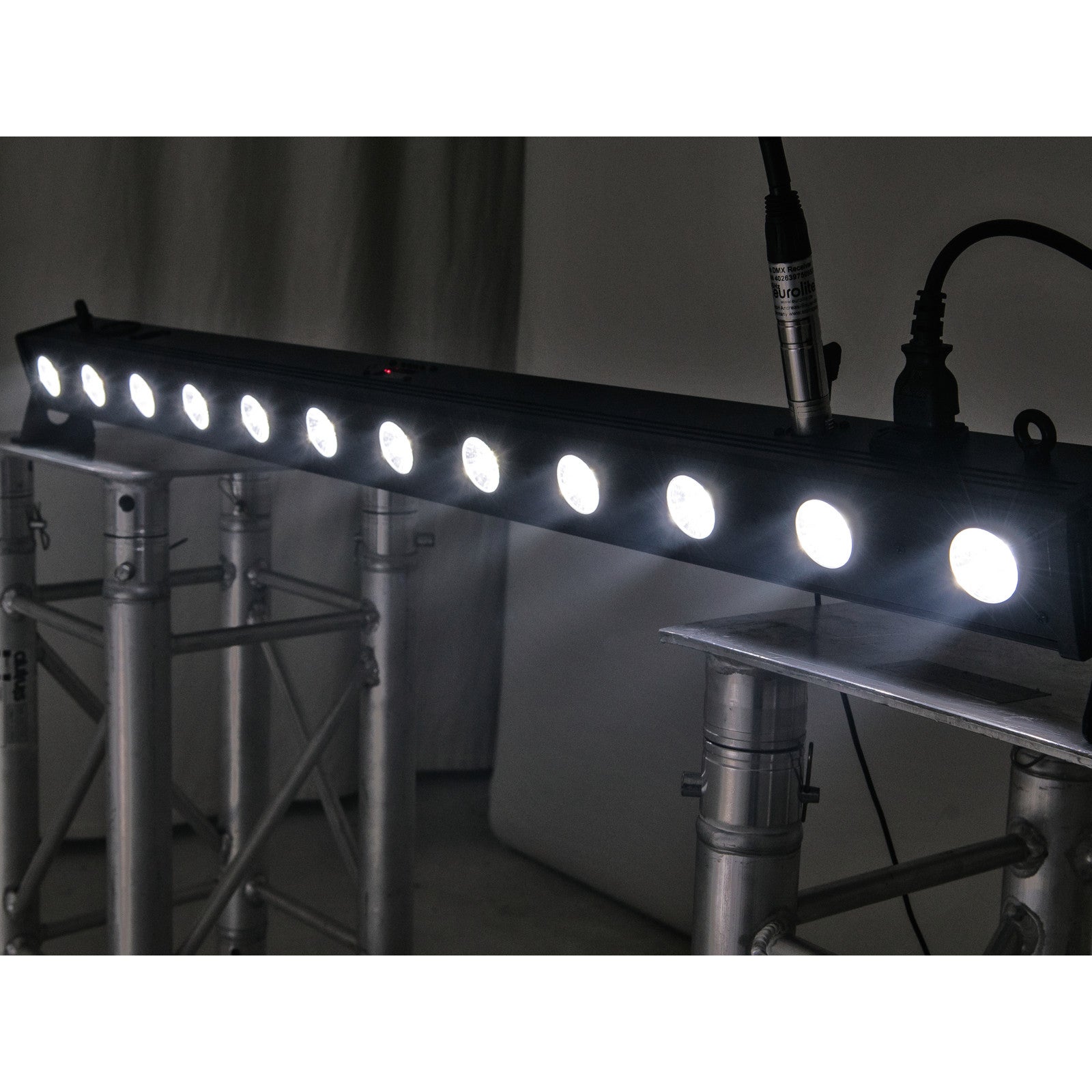 Eurolite LED BAR-12 QCL RGBW Bar