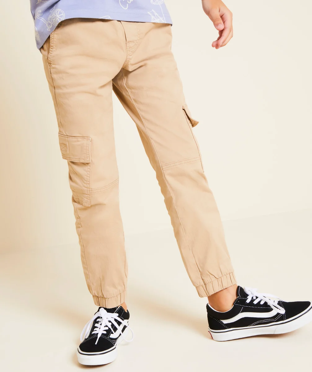 pantalon cargo garçon couleur beige avec poches