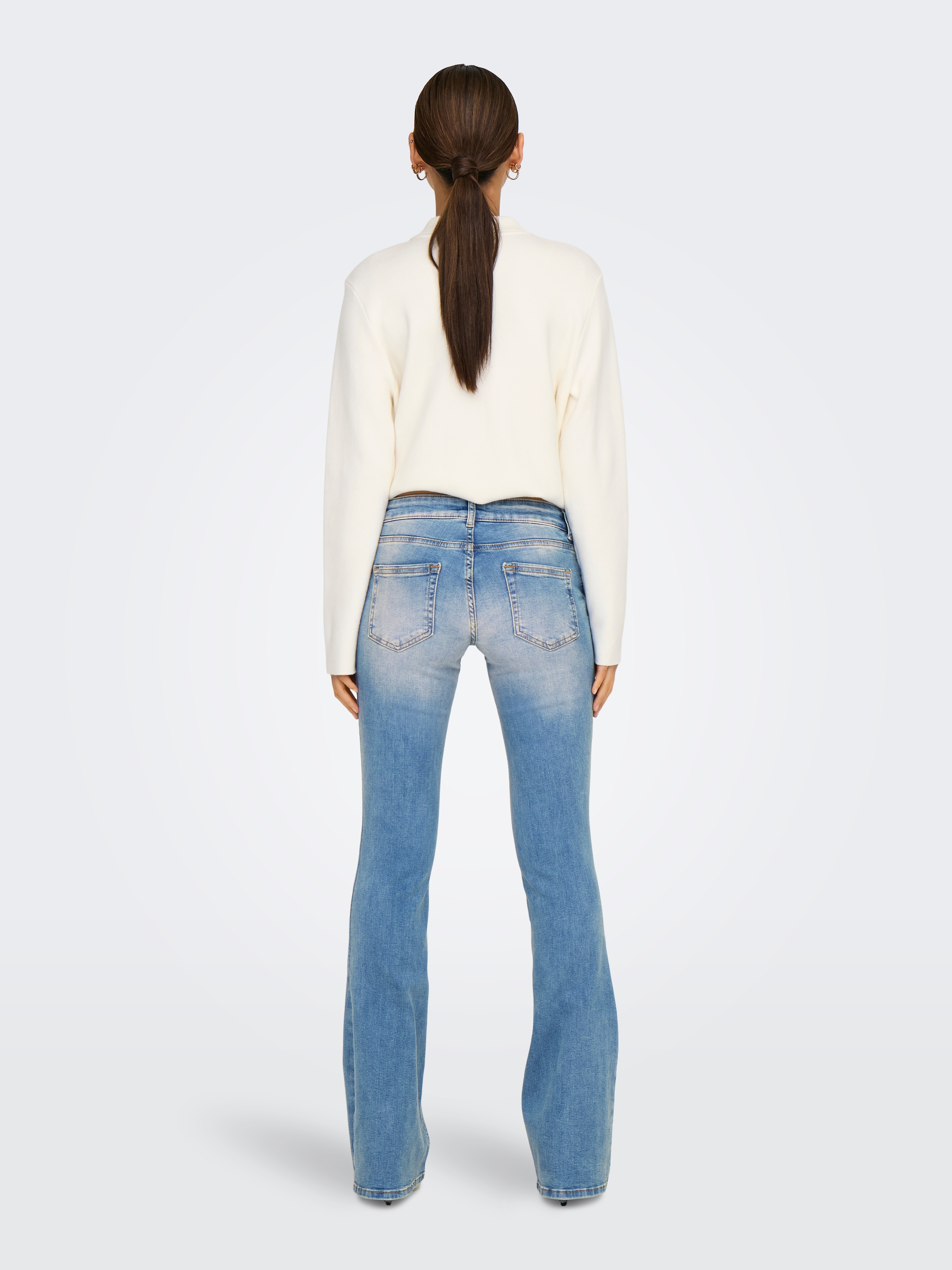 ONLY Bootcut-Jeans »ONLBLUSH – Flared Jeans mit ausgestelltem Bein und Taschen« mit Knopfleiste
