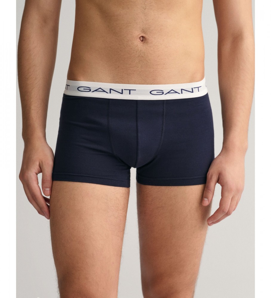 Conjunto de 3 cuecas boxer Gant nas cores vermelha, branca e preta.