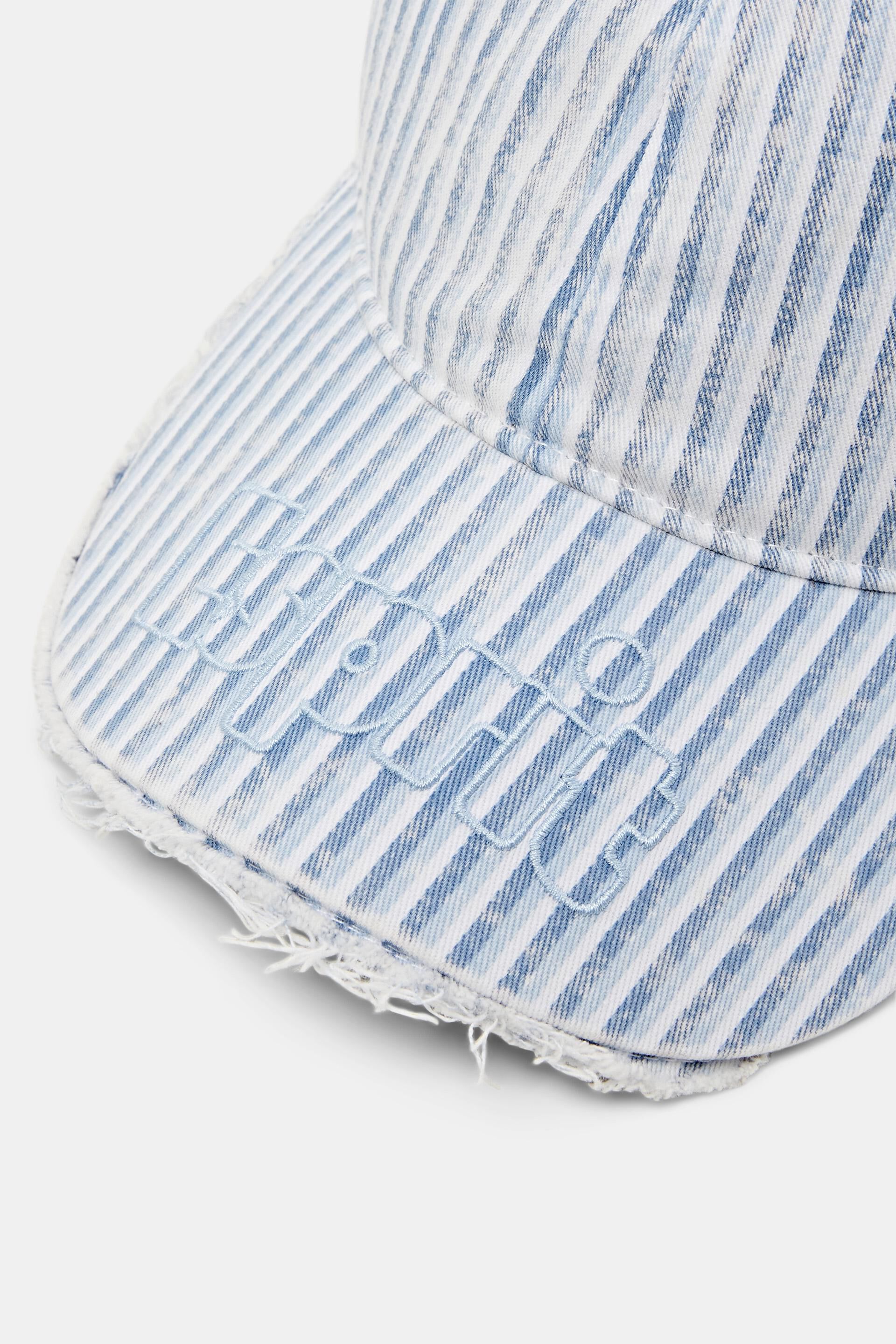 Casquette rayée ornée d’un logo