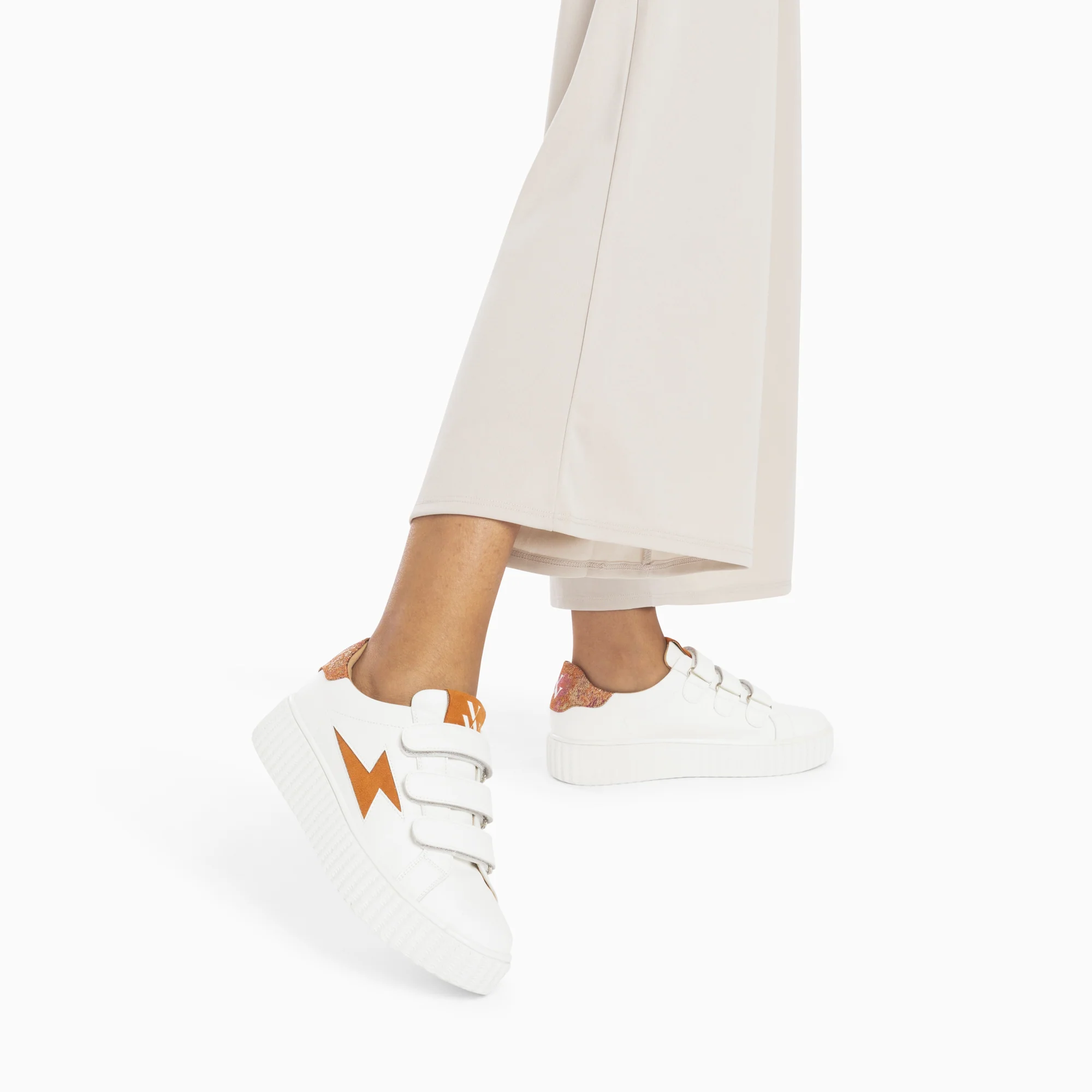 Sneakers-Baskets éclair Susan blanc et ocre à scratchs