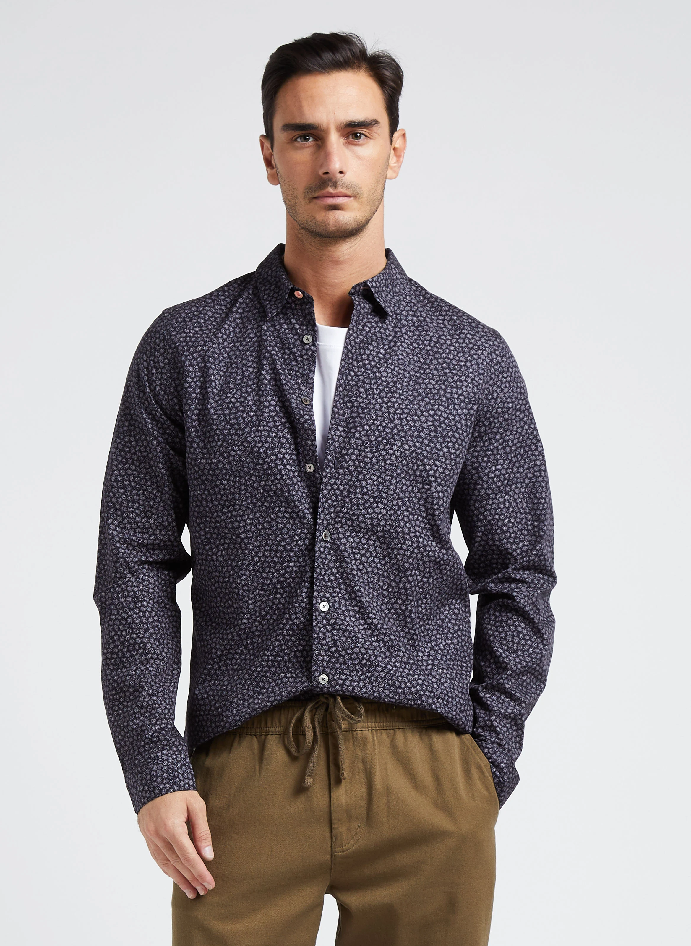Chemise col classique en coton bio imprimé | Noir