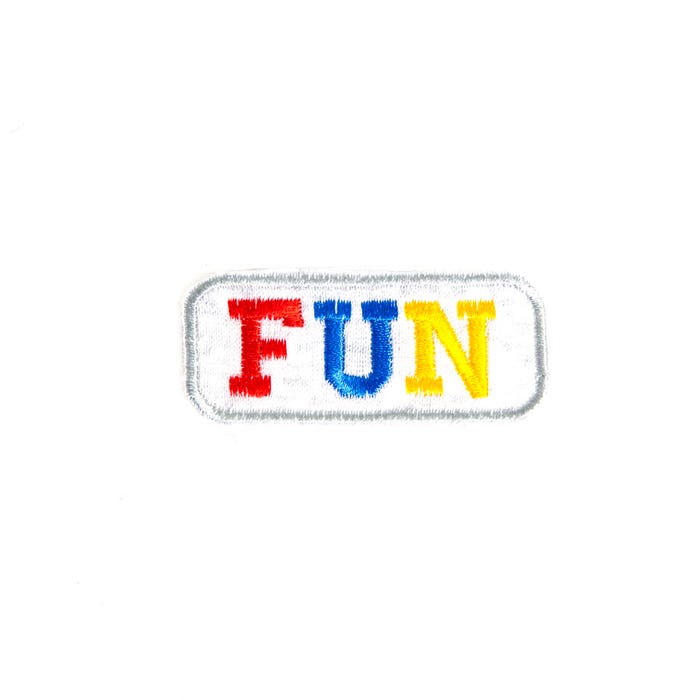 Atelier Veritas-Patch met tekst 'Fun' 2,5x5,8cm